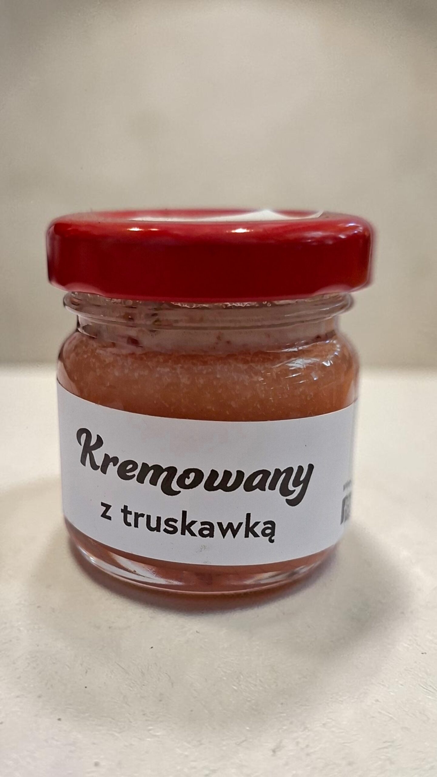 KREMOWANY Z TRUSKAWKĄ - obrazek 1